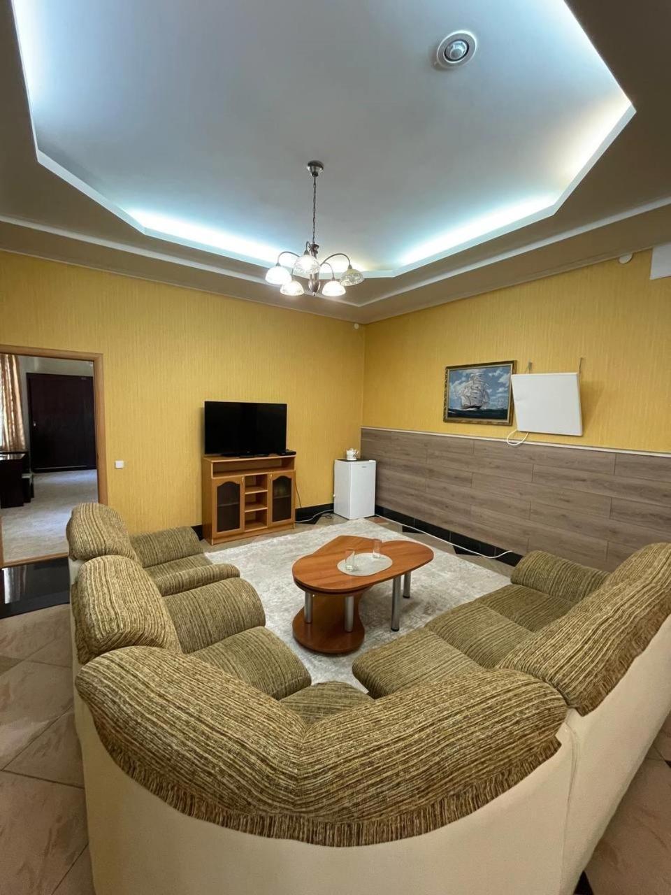 Shanyrak Hotel Temirtau Eksteriør billede