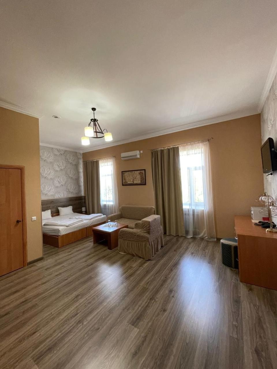 Shanyrak Hotel Temirtau Eksteriør billede