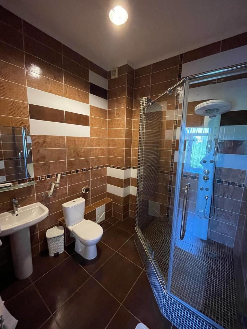 Shanyrak Hotel Temirtau Eksteriør billede
